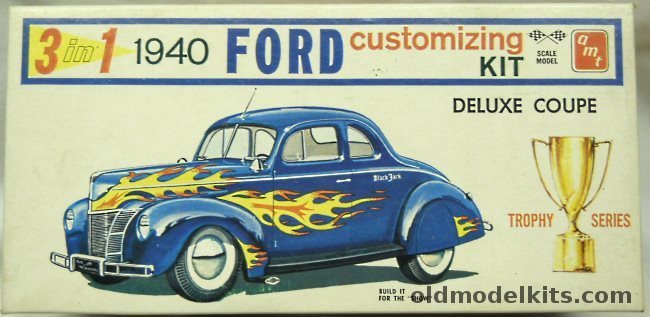 AMT 1/25 1940 Ford Deluxe Coupe 3 In 1 Customizing Kit - Stock / Custom / Competition, 140 plastic model kit